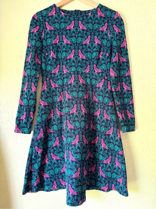 Boden Dresses & Skirts - Boden Annie Jacquard Dress in Navy/Green/Pink Bird Motif